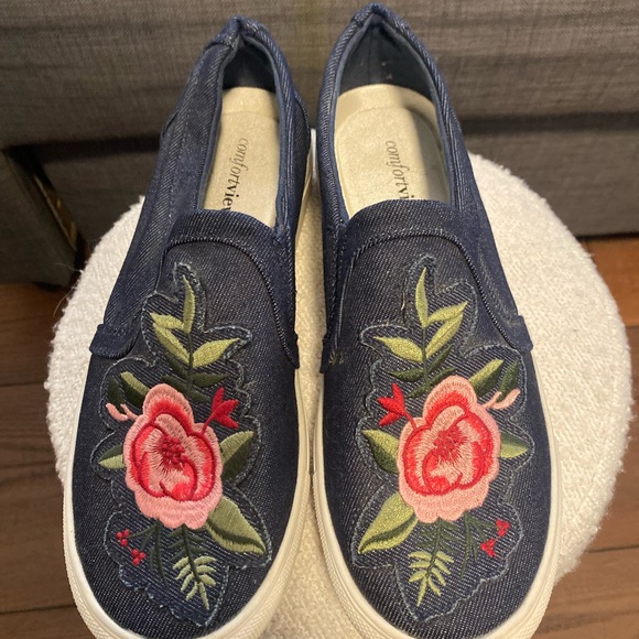 Comfortview Skyla blue Fabric Embroidered Floral Slip-On Sneakers - Picture 5 of 7